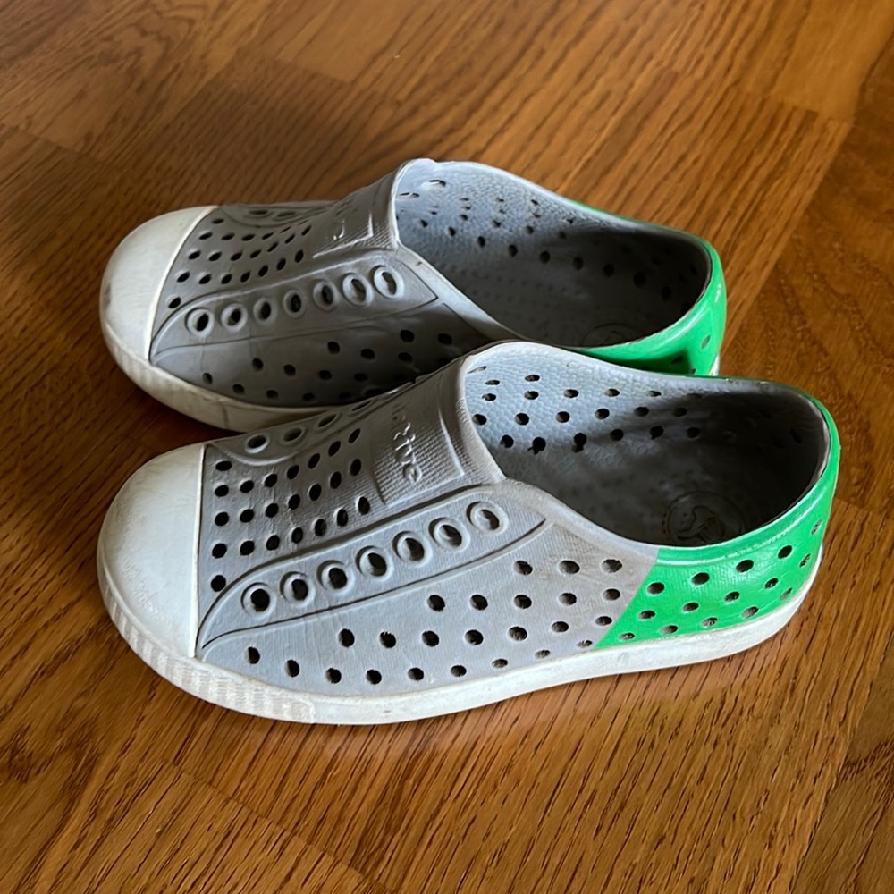 Native shoes size 8